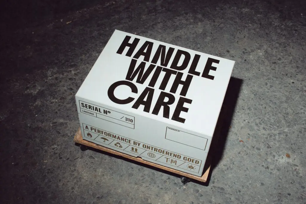 Handle with Care (c) Joëlle Desmet